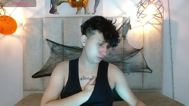 Im Milan Rs online show from 10/18/25, 04:25