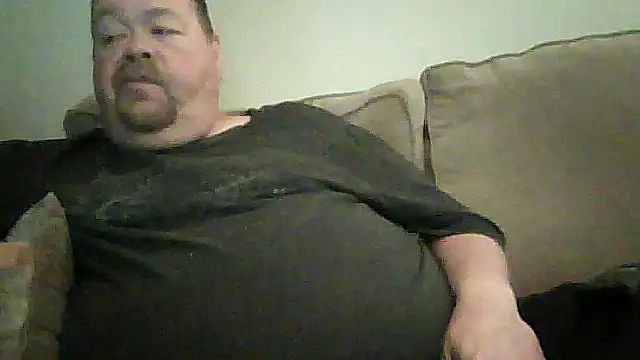 Snapshot of hitman_35 chatting on 06/17/26, 04:34 hitman 35 online show from 06/17/26, 04:34
