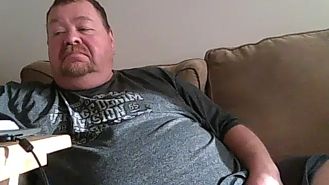 Snapshot of hitman_35 chatting on 06/25/26, 02:20 hitman 35 online show from 06/25/26, 02:20
