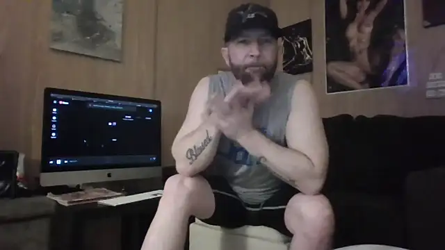 Snapshot of Edward_LongCock chatting on 04/07/26, 10:55 Edward LongCock online show from 04/07/26, 10:55