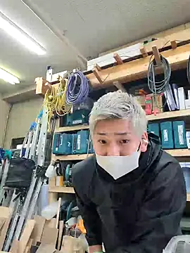 Snapshot of da--------i chatting on 02/23/25, 12:41 da--------i online show from 02/23/25, 12:41
