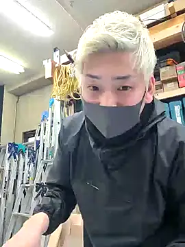 Snapshot of da--------i chatting on 02/11/25, 06:51 da--------i online show from 02/11/25, 06:51