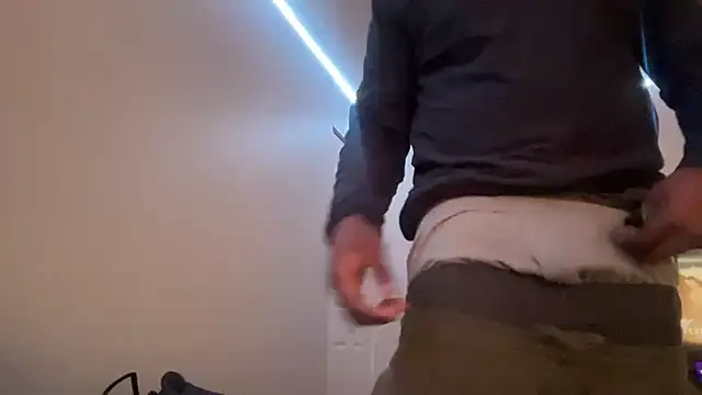 Snapshot of tokenkingtn chatting on 10/29/25, 02:49 tokenkingtn online show from 10/29/25, 02:49