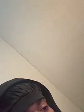 Snapshot of tokenkingtn chatting on 10/21/25, 12:48 tokenkingtn online show from 10/21/25, 12:48