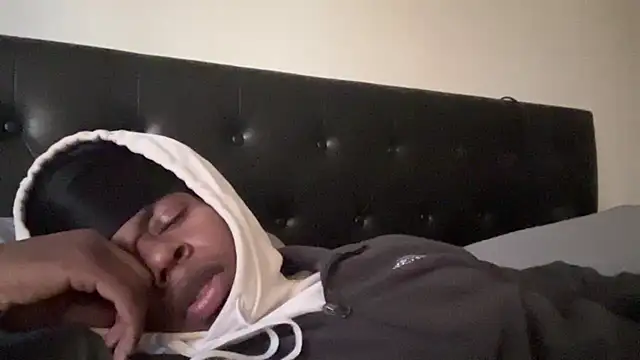 Snapshot of tokenkingtn chatting on 11/18/25, 02:42 tokenkingtn online show from 11/18/25, 02:42