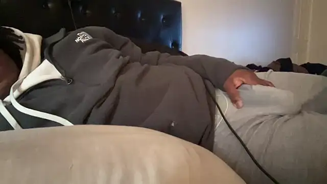 Snapshot of tokenkingtn chatting on 11/15/25, 06:34 tokenkingtn online show from 11/15/25, 06:34