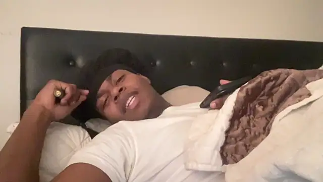 Snapshot of tokenkingtn chatting on 12/17/25, 02:33 tokenkingtn online show from 12/17/25, 02:33