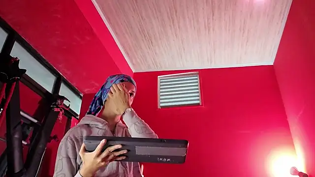 Ambar Roux  online show from 02/02/26, 07:57