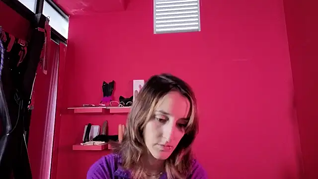 Ambar Roux  online show from 12/15/25, 01:50