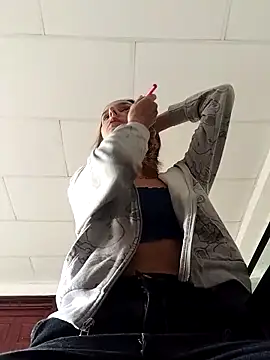 Ambar Roux  online show from 10/31/25, 01:30