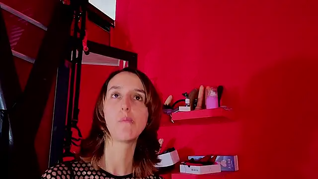 Ambar Roux  online show from 05/07/26, 03:37