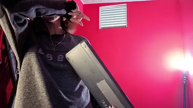 Ambar Roux  online show from 03/06/26, 12:44