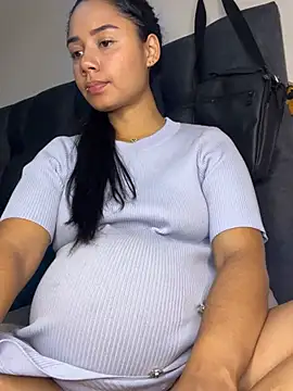 Snapshot of _Luana chatting on 02/24/26, 02:23 Luana online show from 02/24/26, 02:23