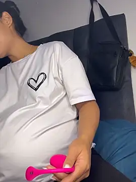 Snapshot of _Luana chatting on 02/26/26, 01:05 Luana online show from 02/26/26, 01:05