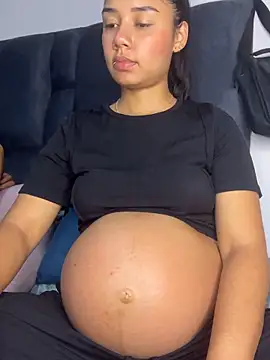 Snapshot of _Luana chatting on 02/12/26, 12:43 Luana online show from 02/12/26, 12:43