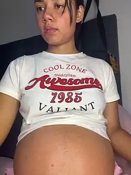 Snapshot of _Luana chatting on 02/19/26, 01:24 Luana online show from 02/19/26, 01:24