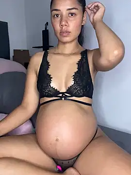 Snapshot of _Luana chatting on 01/16/26, 01:42 Luana online show from 01/16/26, 01:42