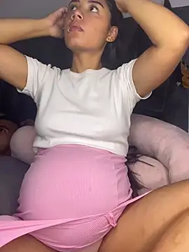 Snapshot of _Luana chatting on 02/17/26, 01:14 Luana online show from 02/17/26, 01:14