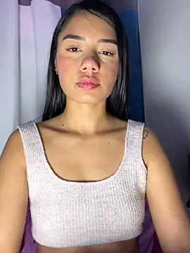 Snapshot of _Luana chatting on 03/05/25, 01:06 Luana online show from 03/05/25, 01:06