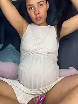 Snapshot of _Luana chatting on 02/06/26, 02:07 Luana online show from 02/06/26, 02:07