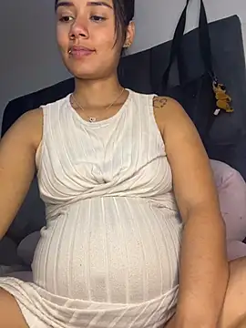 Snapshot of _Luana chatting on 02/20/26, 02:19 Luana online show from 02/20/26, 02:19