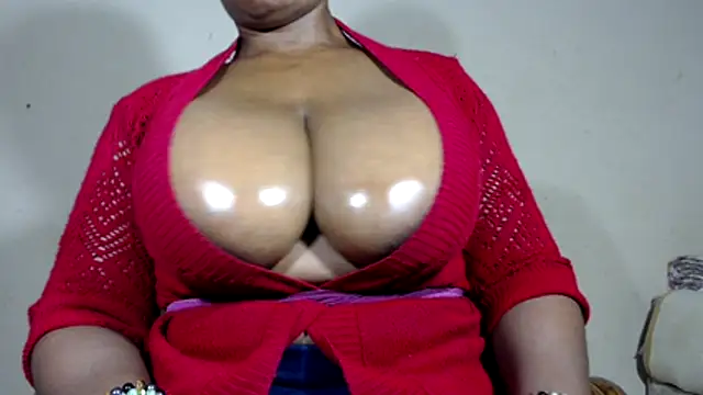 Snapshot of boobassymom chatting on 03/23/26, 05:35 boobassymom online show from 03/23/26, 05:35