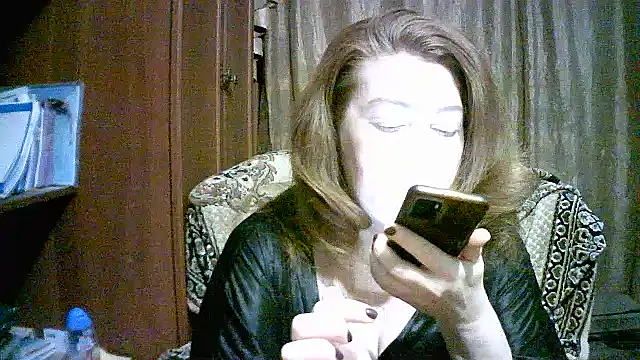 Snapshot of Madame-Butterfly chatting on 09/18/25, 03:15 Madame-Butterfly online show from 09/18/25, 03:15