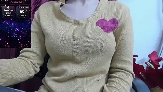 Snapshot of Reika_01 chatting on 12/02/25, 01:17 Reika 01 online show from 12/02/25, 01:17