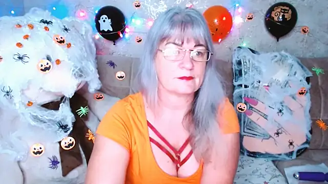 Snapshot of SiberiabBerry chatting on 10/31/25, 01:35 SiberiabBerry online show from 10/31/25, 01:35