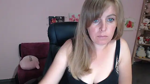 Snapshot of Hot_Milady chatting on 06/15/26, 07:41 Hot Milady online show from 06/15/26, 07:41