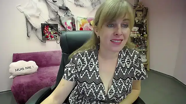 Snapshot of Hot_Milady chatting on 10/10/25, 06:58 Hot Milady online show from 10/10/25, 06:58