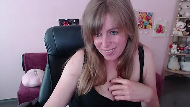 Snapshot of Hot_Milady chatting on 06/04/26, 07:35 Hot Milady online show from 06/04/26, 07:35
