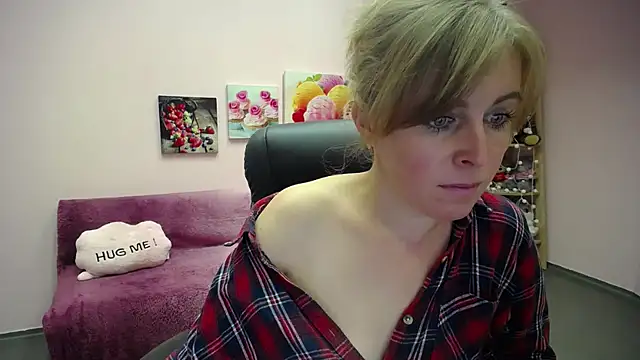 Snapshot of Hot_Milady chatting on 09/25/25, 07:14 Hot Milady online show from 09/25/25, 07:14