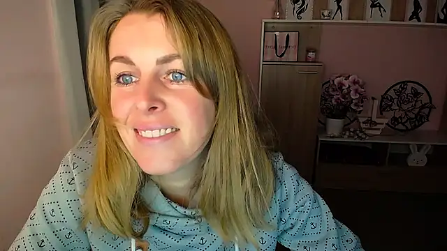 Snapshot of Hot_Milady chatting on 12/10/24, 08:08 Hot Milady online show from 12/10/24, 08:08