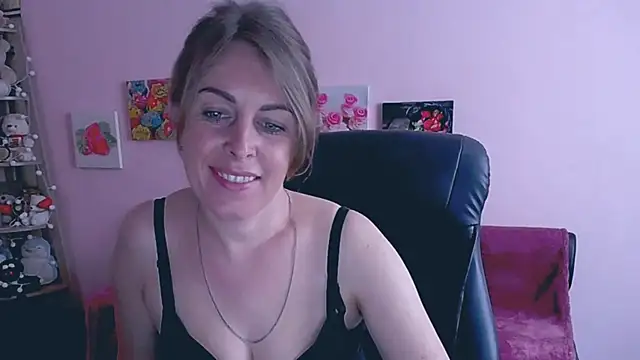 Snapshot of Hot_Milady chatting on 03/11/25, 08:19 Hot Milady online show from 03/11/25, 08:19