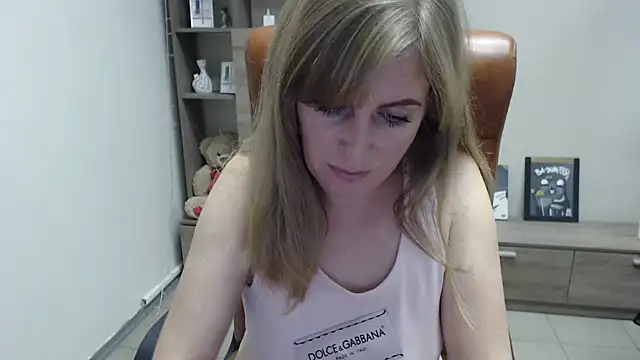 Hot Milady online show from 11/17/25, 08:40