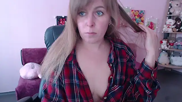 Hot Milady online show from 05/04/26, 07:22