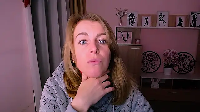 Snapshot of Hot_Milady chatting on 12/17/24, 07:39 Hot Milady online show from 12/17/24, 07:39