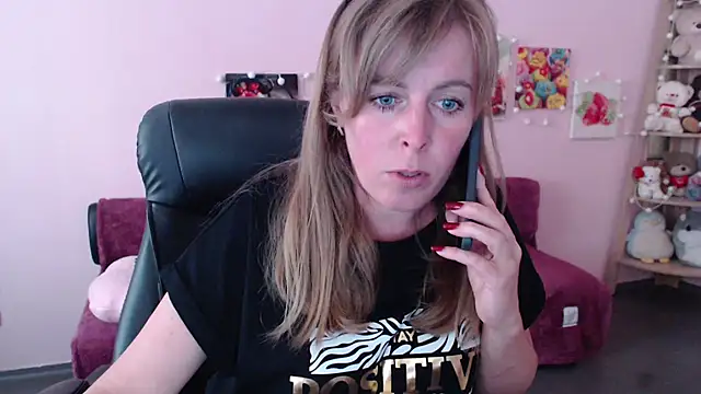 Hot Milady online show from 06/02/26, 07:52