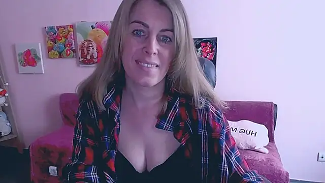 Snapshot of Hot_Milady chatting on 03/03/25, 08:19 Hot Milady online show from 03/03/25, 08:19