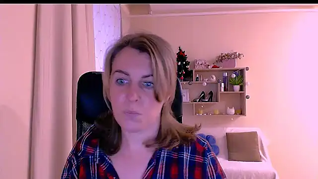 Snapshot of Hot_Milady chatting on 01/27/25, 01:52 Hot Milady online show from 01/27/25, 01:52