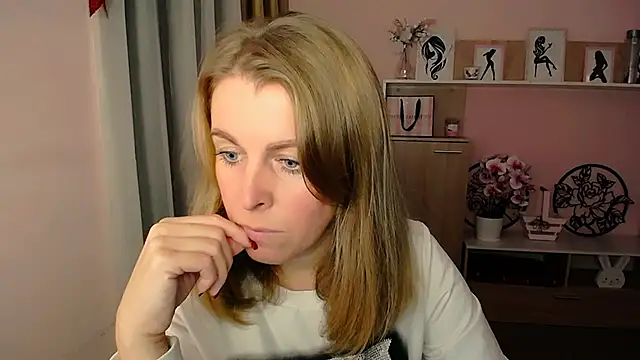 Snapshot of Hot_Milady chatting on 12/12/24, 07:52 Hot Milady online show from 12/12/24, 07:52