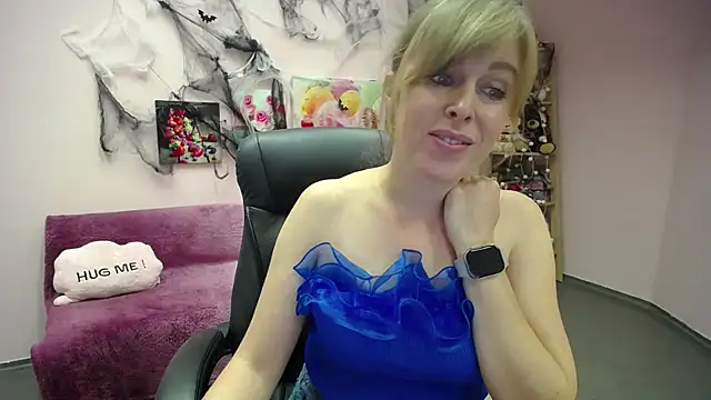 Snapshot of Hot_Milady chatting on 10/16/25, 07:38 Hot Milady online show from 10/16/25, 07:38