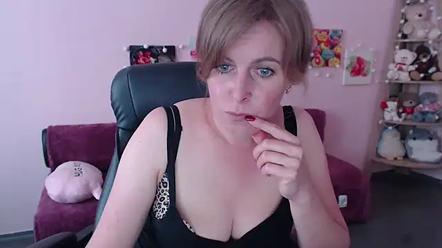 Hot Milady online show from 05/22/26, 07:50