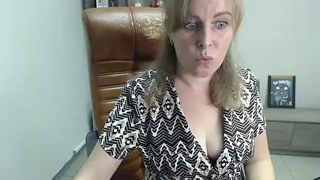 Snapshot of Hot_Milady chatting on 09/09/25, 06:56 Hot Milady online show from 09/09/25, 06:56