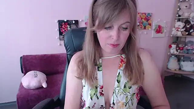 Hot Milady online show from 05/20/26, 08:00