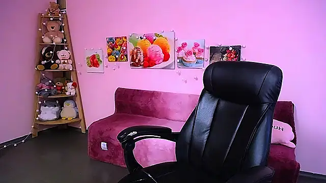 Hot Milady online show from 12/16/25, 08:51