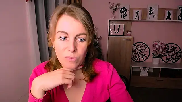 Snapshot of Hot_Milady chatting on 12/20/24, 07:33 Hot Milady online show from 12/20/24, 07:33