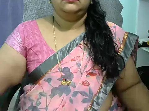 Snapshot of Naughty_Nityaa chatting on 03/06/25, 12:41 Naughty Nityaa online show from 03/06/25, 12:41