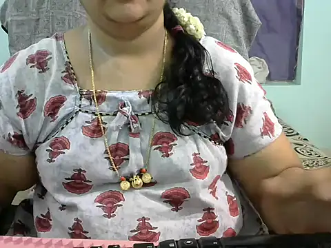 Snapshot of Naughty_Nityaa chatting on 03/04/25, 05:03 Naughty Nityaa online show from 03/04/25, 05:03